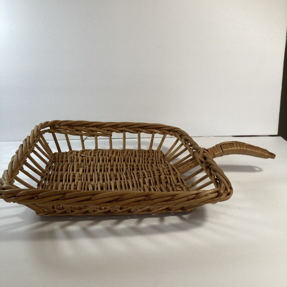 VTG Wicker Handled Basket Country Bread/Rolls